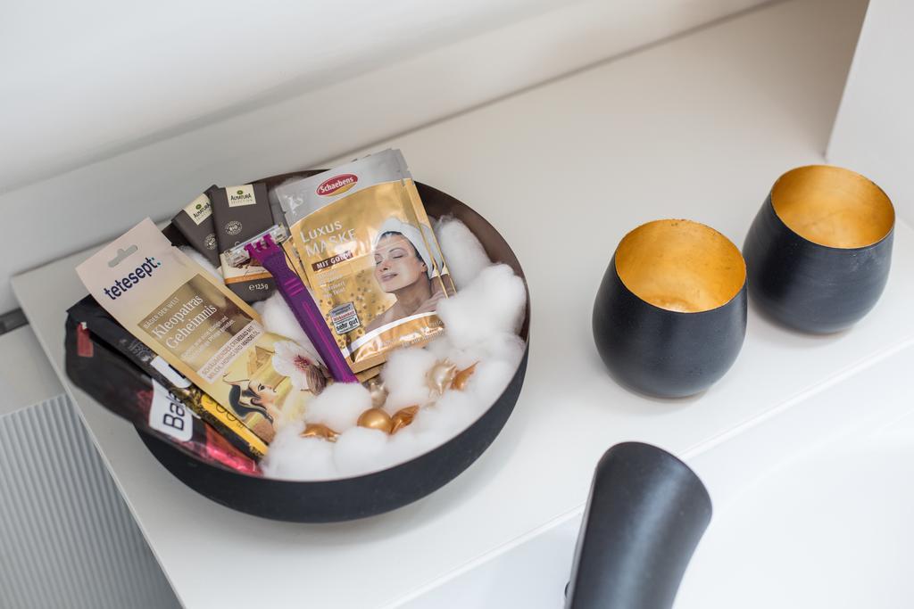 Private Wellness Suiten Mit Whirlpool إسن الغرفة الصورة
